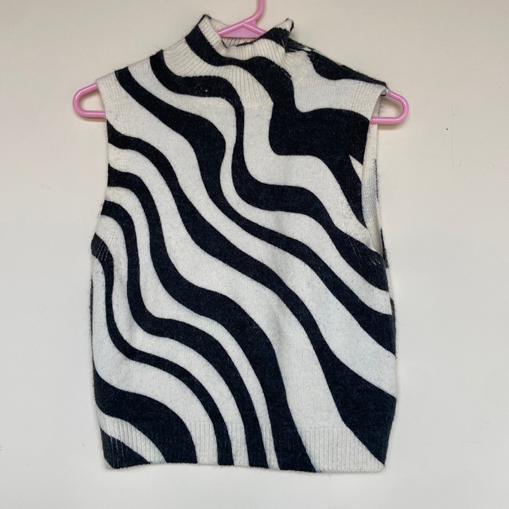 ZARA | sleeveless turtle neck | medium